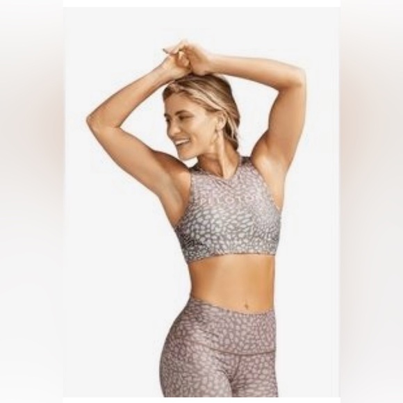 PELOTON WEAR IT TO HEART HIGH NECK LEOPARD SPORTS BRA!! - Picture 4 of 13